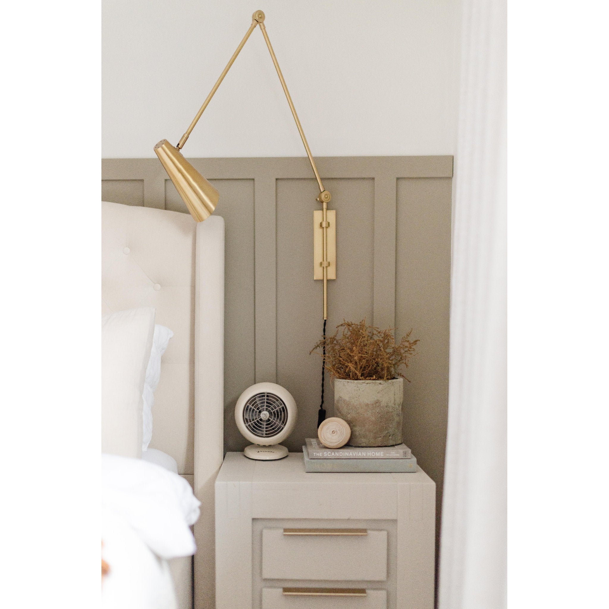 Lorne 1 Light Plug-in Sconce in Aged Brass